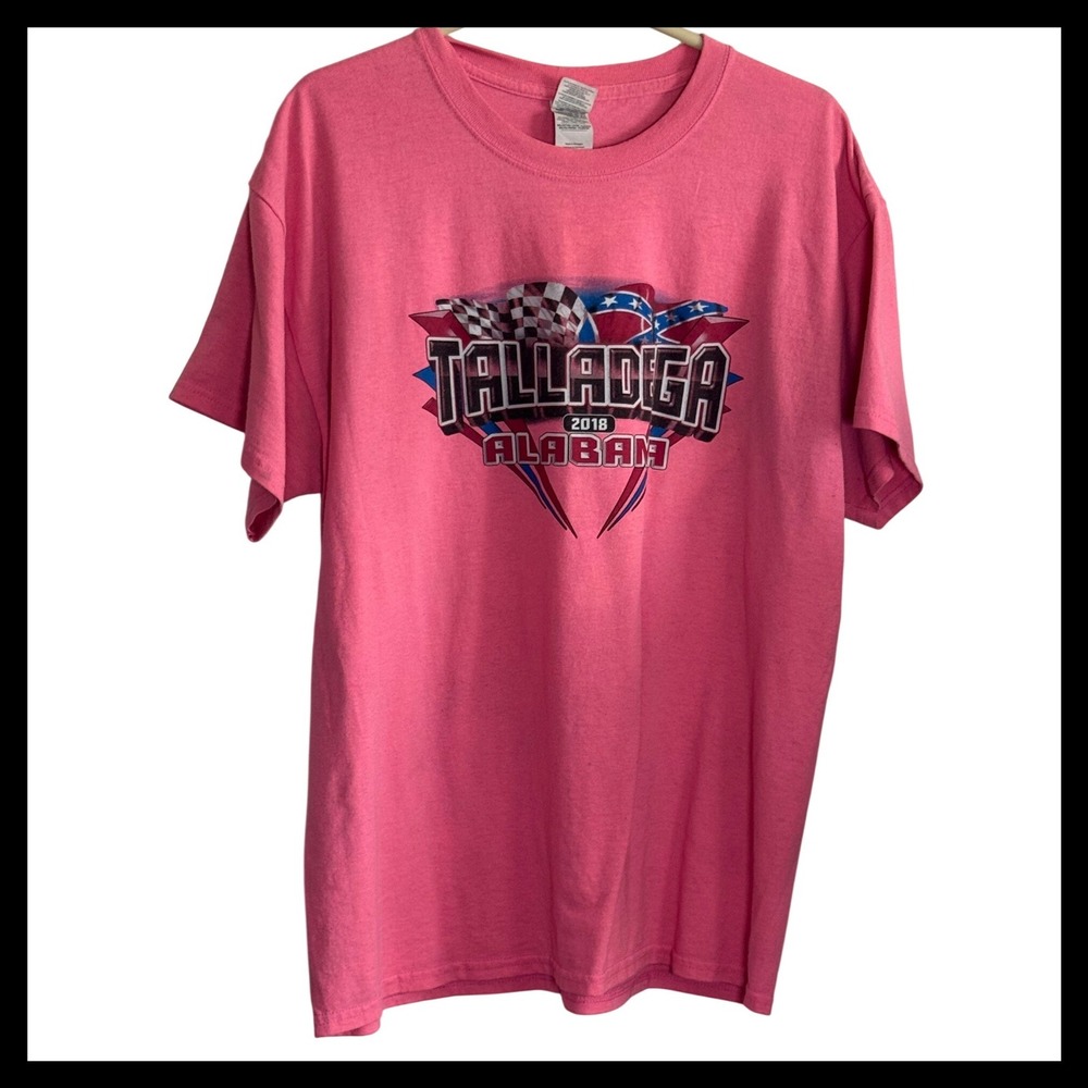 Gildan Talladega Alabama 2018 Battle of the Best Racing T-Shirt Pink Mens Large